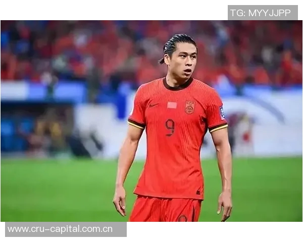 张玉宁与对方球员上半场激烈冲突各自领到黄牌引发热议